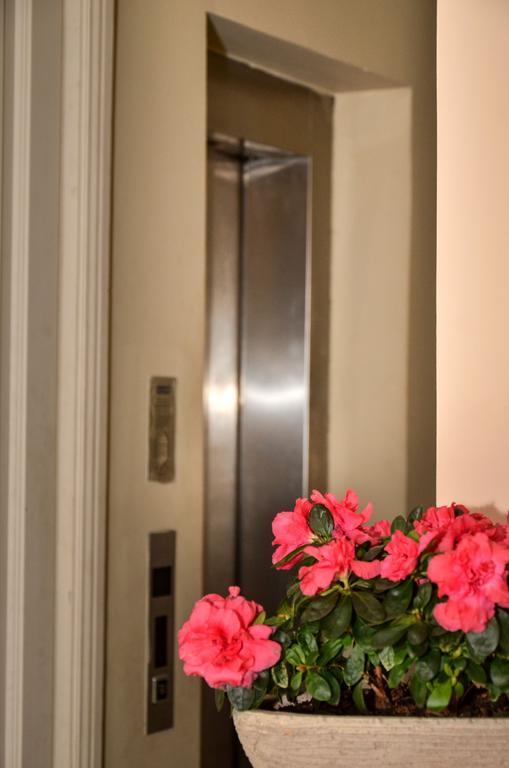 Omer Hayyam Suites Истанбул Екстериор снимка