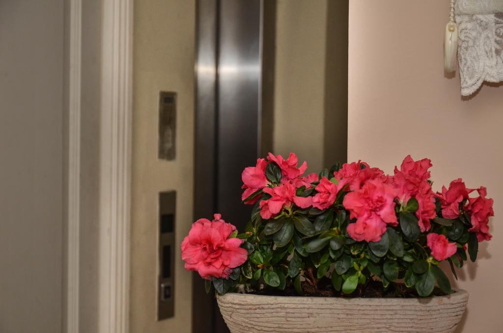 Omer Hayyam Suites Истанбул Екстериор снимка